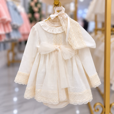 <span style="color: #d89ca0; font-weight: 600;">طقم فستان لينن كريمي ٣ قطع</span><br> <span style="color: #333333; font-weight: 600;">Cream Linen Dress Set 3 Pieces</span>