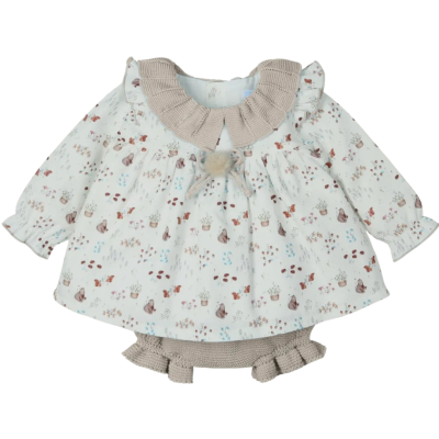 <span style="color: #d89ca0; font-weight: 600;">طقم بلوزة مع شورت محبوك</span><br> <span style="display:inline-block; margin-top: 8px; color: #333333; font-weight: 600;">Baby Blouse with Knitted Short</span>