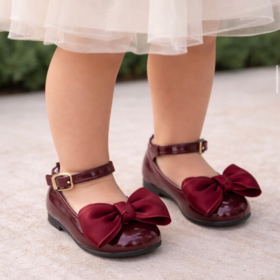<span style="color: #d89ca0; font-weight: 600;">حذاء جلد لامع خمري</span><br> <span style="color: #333333; font-weight: 600;">Burgundy Patent Leather Shoe</span>
